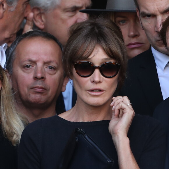 Carla Bruni Sarkozy - Sorties des obsèques de Mireille Darc en l'église Saint-Sulpice à Paris. Le 1er septembre 2017