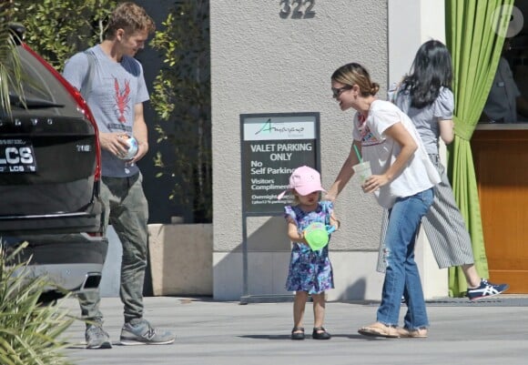 Exclusif - Rachel Bilson et Hayden Christensen sont vus ensemble pour la première fois à Los Angeles depuis leur séparation. Hayden attend Rachel à l'Hôtel Valet pour qu'elle récupère leur fille Briar Rose, le 8 octobre 2017.