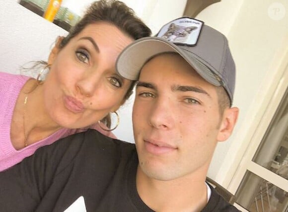 Luca Zidane partage une photo avec sa maman Véronique, qui fait une duck face, sur Instagram le 17 octobre 2017. 