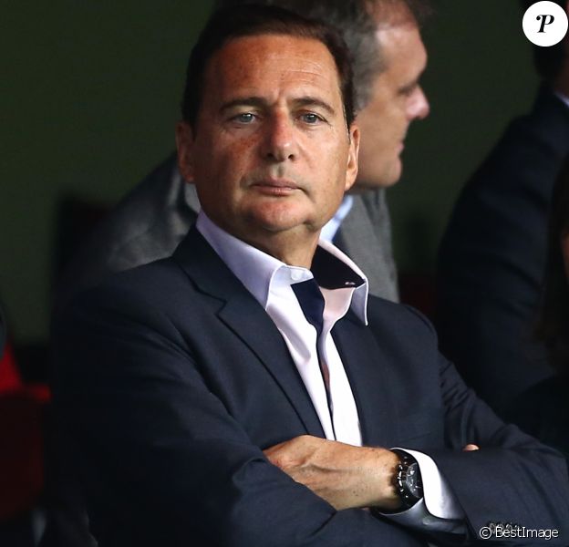 Eric Besson - People assistent au match PSG-Barcelone de la Ligue des Champions 2014 au parc des princes à Paris le 30 septembre 2014.