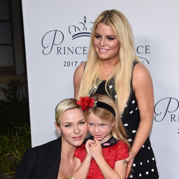 La princesse Charlene de Monaco avec Jessica Simpson et sa fille Maxwell à la soirée Princess Grace Awards au Paramount Studios à Los Angeles, le 24 octobre 2017 © Chris Delmas/Bestimage