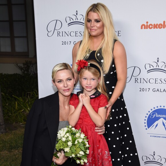 La princesse Charlene de Monaco avec Jessica Simpson et sa fille Maxwell à la soirée Princess Grace Awards au Paramount Studios à Los Angeles, le 24 octobre 2017 © Chris Delmas/Bestimage