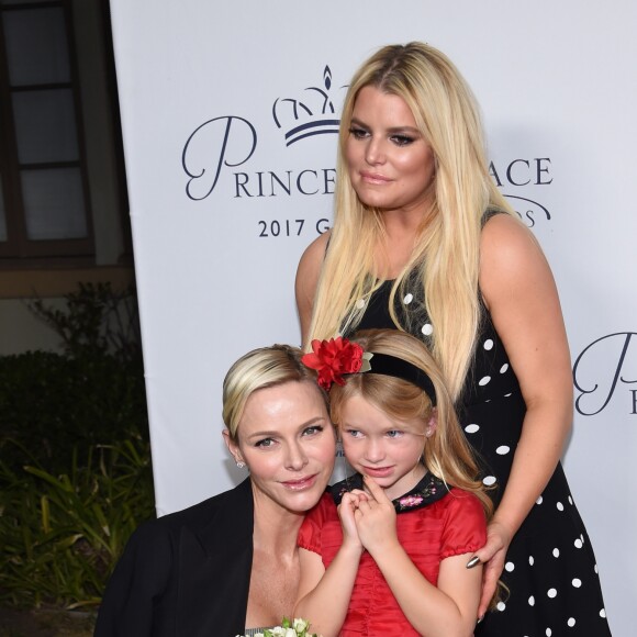 La princesse Charlene de Monaco avec Jessica Simpson et sa fille Maxwell à la soirée Princess Grace Awards au Paramount Studios à Los Angeles, le 24 octobre 2017 © Chris Delmas/Bestimage