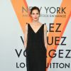 Hilary Rhoda assiste au vernissage de l'exposition "Volez, Voguez, Voyagez" de Louis Vuitton à l'American Stock Exchange. New York, le 26 octobre 2017.