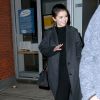 Selena Gomez pose avec des fans à New York après un dîner avec ses amis le 21 octobre 2017.