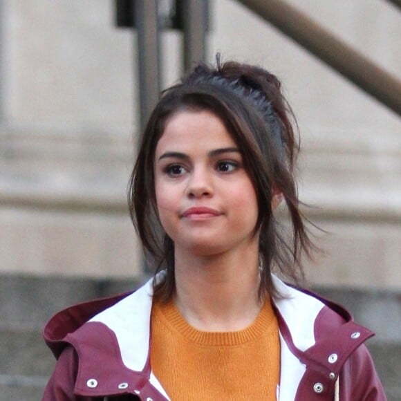 Selena Gomez sur le tournage du dernier projet de W.Allen au MET à New York le 4 octobre 2017.