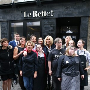 Semi-Exclusif - Tristan Bromet, chef de cabinet de la Première Dame, Thomas Boulissière (Gérant du restaurant) - Brigitte Macron, accompagnée de Sophie Cluzel, Secrétaire d'État auprès du Premier ministre, chargée des Personnes handicapées, s'est rendue au restaurant Le Reflet, qui donne leur chance aux personnes trisomiques, présentes en salle comme en cuisine. Nantes, le 27 Octobre 2017 © Dominique Jacovides / Bestimage