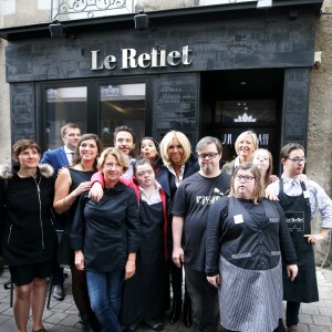 Semi-Exclusif - Tristan Bromet, chef de cabinet de la Première Dame, Thomas Boulissière (Gérant du restaurant) - Brigitte Macron, accompagnée de Sophie Cluzel, Secrétaire d'État auprès du Premier ministre, chargée des Personnes handicapées, s'est rendue au restaurant Le Reflet, qui donne leur chance aux personnes trisomiques, présentes en salle comme en cuisine. Nantes, le 27 Octobre 2017 © Dominique Jacovides / Bestimage