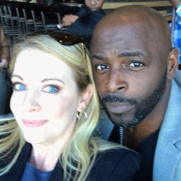 Melissa Joan Hart pose avec Alimi Ballard au Comic Con de Los Angeles, le 29 octobre 2017