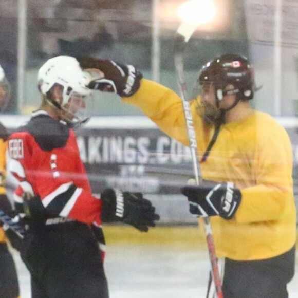 Selena Gomez est allée encourager Justin Bieber à un match de Hockey sur glace au Valley Ice Center à Ventura, le 1er novembre 2017