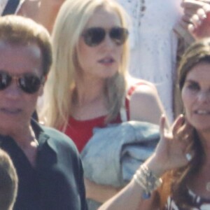 Arnold Schwarzenegger avec son ex femme Maria Shriver et Rob Lowe - Patrick Schwarzenegger avec ses parents Arnold Schwarzenegger et Maria Shriver et Rob Lowe - Christopher Schwarzenegger reçoit son diplôme de l'école de Brentwood devant toute sa famille et quelques amis, le 3 juin 2016