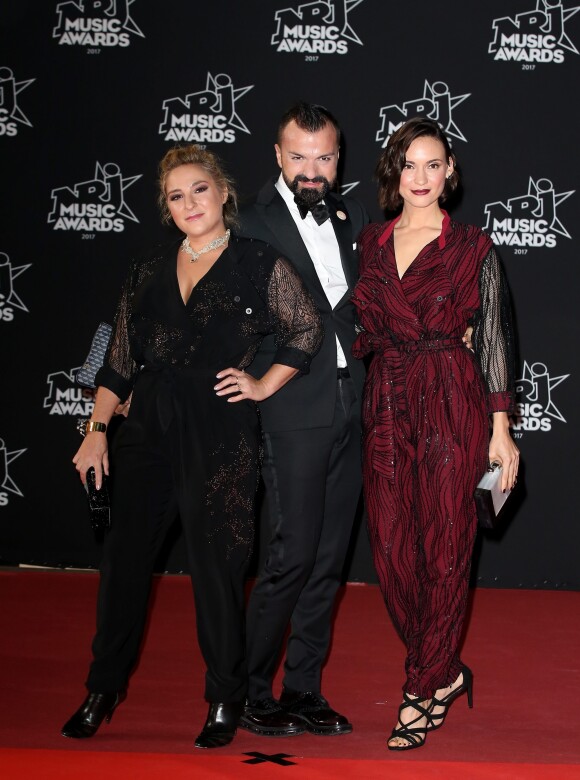 Marilou Berry, Julien Fournié, Natoo (Nathalie Odzierejko) - 19ème édition des NRJ Music Awards à Cannes le 4 novembre 2017. © Dominique Jacovides/Bestimage