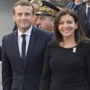 Anne Hidalgo et Emmanuel Macron (costume "Jonas & Cie") - Cérémonie à l'Hôtel de Ville de Paris, le 14 mai 2017. © Pierre Perusseau/Bestimage