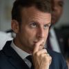 Le président français Emmanuel Macron visite un commissariat à Cayenne lors de son voyage en Guyane Française. Le 28 octobre 2017 © Eliot Blondet / Pool / Bestimage