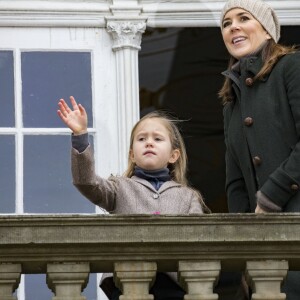 La princesse Mary de Danemark assistait le 5 novembre 2017 au palais de l'Hermitage, au nord de Copenhague, à la course de chevaux "Hubertus Jagt" avec ses quatre enfants, Christian, Isabella, Vincent et Josephine.