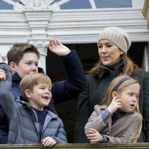 La princesse Mary de Danemark assistait le 5 novembre 2017 au palais de l'Hermitage, au nord de Copenhague, à la course de chevaux "Hubertus Jagt" avec ses quatre enfants, Christian, Isabella, Vincent et Josephine.