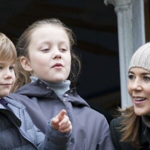 La princesse Mary de Danemark assistait le 5 novembre 2017 au palais de l'Hermitage, au nord de Copenhague, à la course de chevaux "Hubertus Jagt" avec ses quatre enfants, Christian, Isabella, Vincent et Josephine.