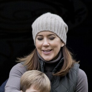 La princesse Mary de Danemark a assisté le 5 novembre 2017, au palais de l'Hermitage, au nord de Copenhague, à la course de chevaux "Hubertus Jagt" avec ses quatre enfants, Christian, Isabella, Vincent et Josephine.