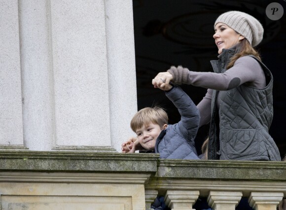 La princesse Mary de Danemark a assisté le 5 novembre 2017, au palais de l'Hermitage, au nord de Copenhague, à la course de chevaux "Hubertus Jagt" avec ses quatre enfants, Christian, Isabella, Vincent et Josephine.