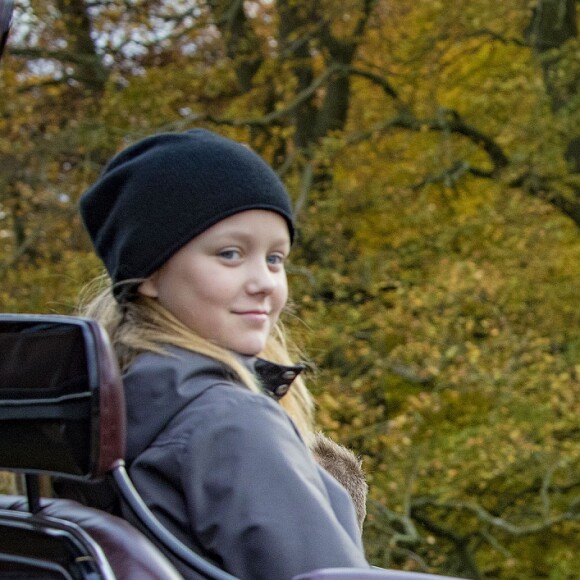 La princesse Mary de Danemark a assisté le 5 novembre 2017, au palais de l'Hermitage, au nord de Copenhague, à la course de chevaux "Hubertus Jagt" avec ses quatre enfants, Christian, Isabella, Vincent et Josephine.