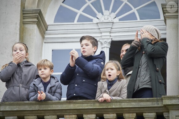 La princesse Mary de Danemark était le 5 novembre 2017 au palais de l'Hermitage, au nord de Copenhague, pour assister à la course de chevaux "Hubertus Jagt" avec ses quatre enfants, Christian, Isabella, Vincent et Josephine.