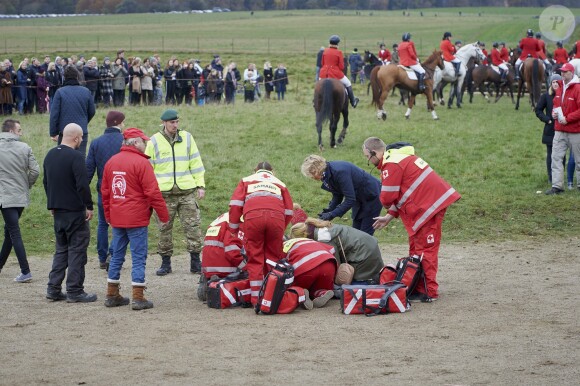 Un accident s'est produit le 5 novembre 2017 lors de la course de chevaux "Hubertus Jagt", au nord de Copenhague : sous les yeux de la princesse Mary de Danemark et ses quatre enfants, Christian, Isabella, Vincent et Josephine, un commissaire de course a été pris dans la cavalcade et a dû être évacué en ambulance.
