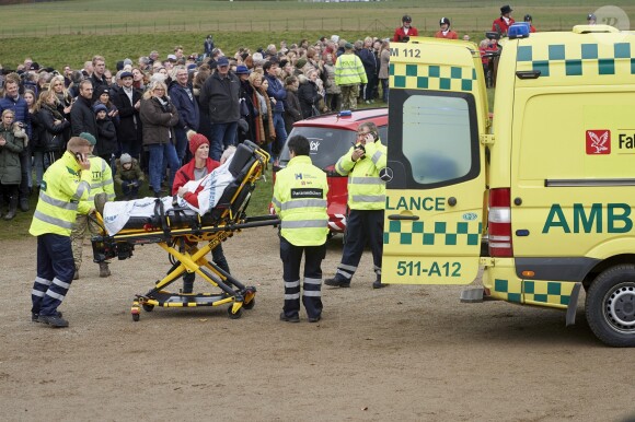 Un accident s'est produit le 5 novembre 2017 lors de la course de chevaux "Hubertus Jagt", au nord de Copenhague : sous les yeux de la princesse Mary de Danemark et ses quatre enfants, Christian, Isabella, Vincent et Josephine, un commissaire de course a été pris dans la cavalcade et a dû être évacué en ambulance.
