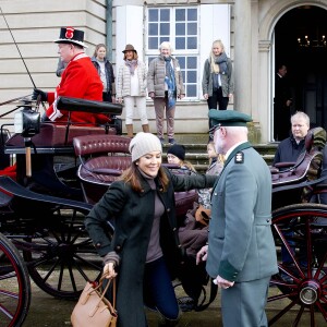 La princesse Mary de Danemark était le 5 novembre 2017 au palais de l'Hermitage, au nord de Copenhague, pour assister à la course de chevaux "Hubertus Jagt" avec ses quatre enfants, Christian, Isabella, Vincent et Josephine.