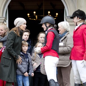 La princesse Mary de Danemark était le 5 novembre 2017 au palais de l'Hermitage, au nord de Copenhague, pour assister à la course de chevaux "Hubertus Jagt" avec ses quatre enfants, Christian, Isabella, Vincent et Josephine.