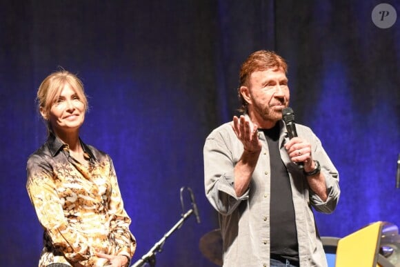 Chuck Norris et sa femme Gena O'Kelley au "Wizard World Comic Con" à Philadelphie, le 3 juin 2017. © Ricky Fitchett via Zuma Press/Bestimage