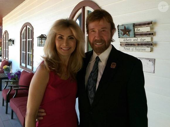 Chuck Norris et sa femme Gena sur Instagram, le 31 mars 2017, à l'occasion de leur participation au Houston Space Center Galaxy Gala.