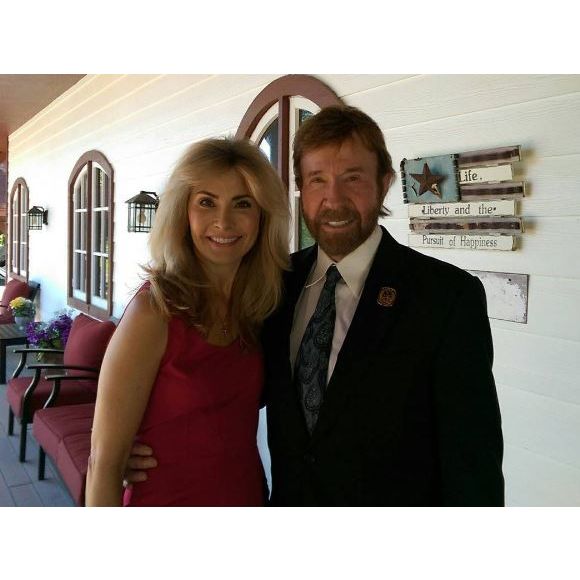 Chuck Norris et sa femme Gena sur Instagram, le 31 mars 2017, à l'occasion de leur participation au Houston Space Center Galaxy Gala.