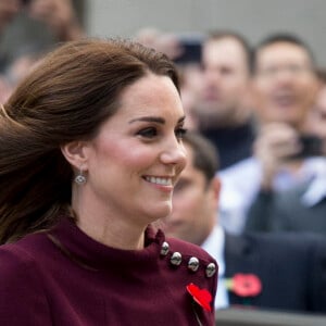 La duchesse Catherine de Cambridge, enceinte de son troisième enfant avec le prince William et habillée d'une robe de la marque Goat, participait le 8 novembre 2017 à un forum organisé à Londres par l'association Place2Be dont elle est la marraine.