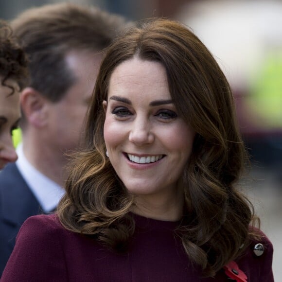 La duchesse Catherine de Cambridge, enceinte de son troisième enfant avec le prince William et habillée d'une robe de la marque Goat, participait le 8 novembre 2017 à un forum organisé à Londres par l'association Place2Be dont elle est la marraine.