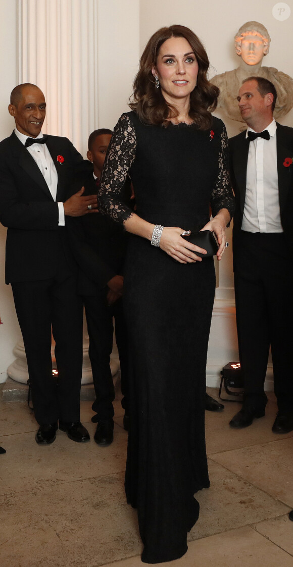 Kate Middleton, duchesse de Cambridge, enceinte, au dîner de gala de l'association "Anna Freud National Centre for Children and Families" (AFNCCF) au palais de Kensington à Londres, le 7 novembre 2017.