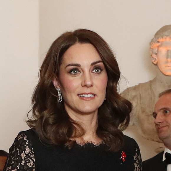 Kate Middleton, duchesse de Cambridge, enceinte, au dîner de gala de l'association "Anna Freud National Centre for Children and Families" (AFNCCF) au palais de Kensington à Londres, le 7 novembre 2017.