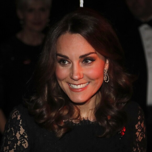 Kate Middleton, duchesse de Cambridge, enceinte, au dîner de gala de l'association "Anna Freud National Centre for Children and Families" (AFNCCF) au palais de Kensington à Londres, le 7 novembre 2017.