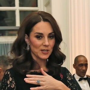 Kate Middleton, duchesse de Cambridge, enceinte, au dîner de gala de l'association "Anna Freud National Centre for Children and Families" (AFNCCF) au palais de Kensington à Londres, le 7 novembre 2017.