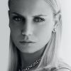 Jelena Dokic publie dimanche 12 novembre 2017 son autobiographie, Unbreakable. Elle y évoque notamment la maltraitance subie dans son enfance, "méchamment battue" par son père.