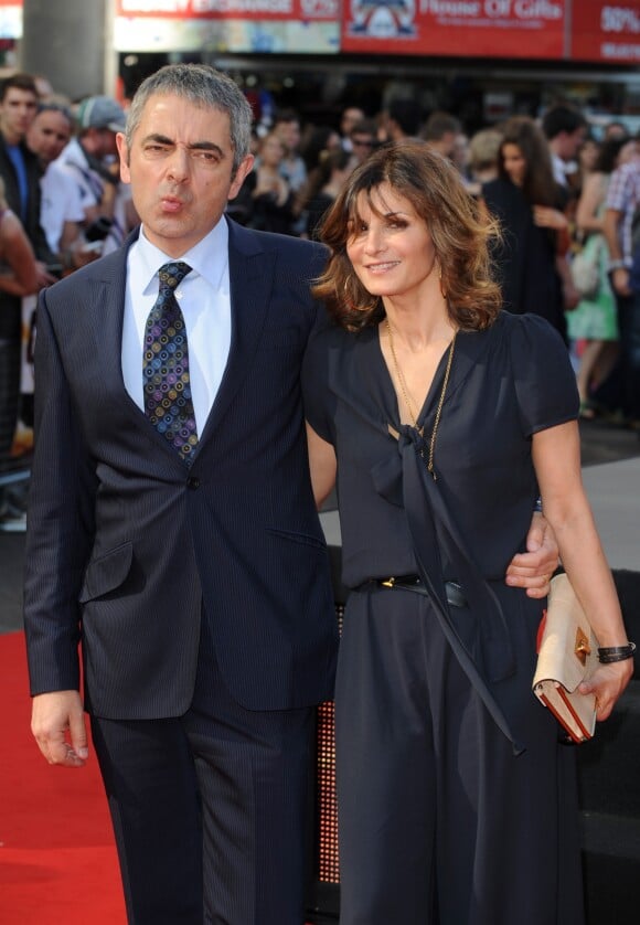 <span>Rowan Atkinson et son ex-épouse Sunetra Sastry à l'avant-première du film "Johnny English, le retour" à Londres le 2 octobre 2011 </span>