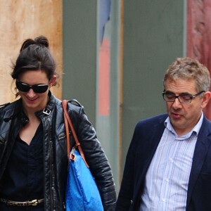 Rowan Atkinson et sa petite amie Louise Ford à Londres le 6 juiin 2014