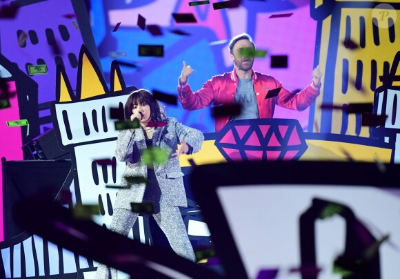 Charlie XCX et David Guetta à la cérémonie des MTV Europe Music Awards 2017 à la SSE Arena de Londres, le 12 novembre 2017.