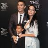 Cristiano Ronaldo (meilleur joueur), son fils Cristiano Jr et sa compagne Georgina Rodriguez enceinte - The Best FIFA Football Awards 2017 au London Palladium à Londres, le 23 octobre 2017. © Pierre Perusseau/Bestimage