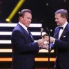Arnold Schwarzenegger, Steffen Seibert - Cérémonie des Bambi Awards 2017 à Berlin. Le 16 novembre 2017.