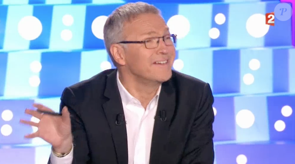Carla Bruni draguée par Yann Moix sur le plateau d'"On n'est pas couché" sur France 2, le 18 novembre 2018.
