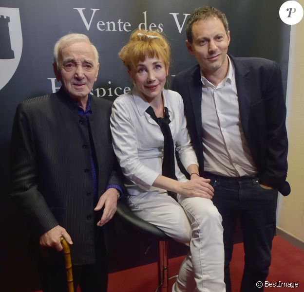 Charles Aznavour, Julie Depardieu et Marc-Olivier Fogiel - 157ème vente aux enchères des vins des Hospices de Beaune à Beaune le 19 novembre 2017. © Giancarlo Gorassini/Bestimage