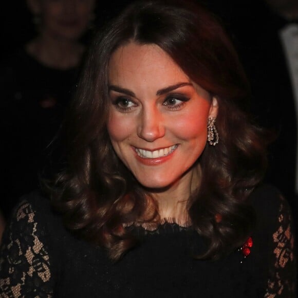 Kate Middleton, duchesse de Cambridge, enceinte, au dîner de gala de l'association "Anna Freud National Centre for Children and Families" (AFNCCF) au palais de Kensington à Londres, le 7 novembre 2017.