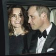 Kate Middleton, enceinte et le prince William au dîner en famille organisé le 20 novembre 2017 au château de Windsor pour les noces de platine de la reine Elizabeth II et du prince Philip, duc d'Edimbourg. La duchesse de Cambridge porte un collier de perles prêté par Sa Majesté.