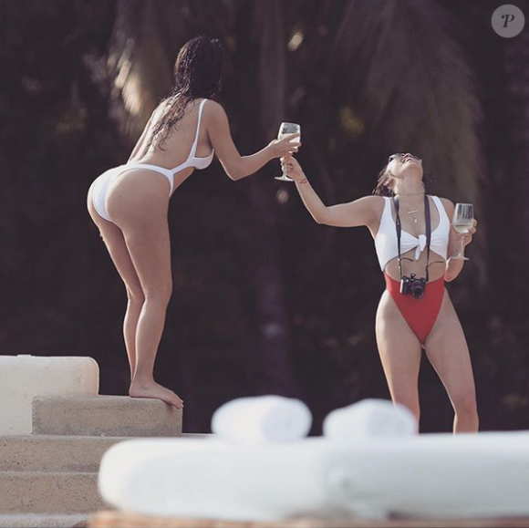 Kim Kardashian et Stephanie Shepherd au Mexique. 2016.