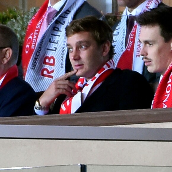 Le prince Albert II de Monaco et ses neveux Pierre Casiraghi et Louis Ducruet au Stade Louis-II le 21 novembre 2017 lors de la défaite de l'AS Monaco contre le RB Leipzig en Ligue des Champions. © Bruno Bebert/Bestimage